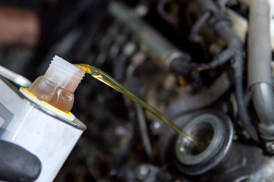 Qué ocurre si se pone demasiado aceite en el motor