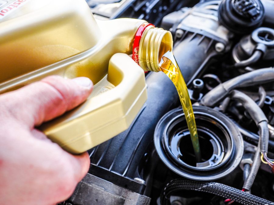Qué ocurre si se pone demasiado aceite en el motor