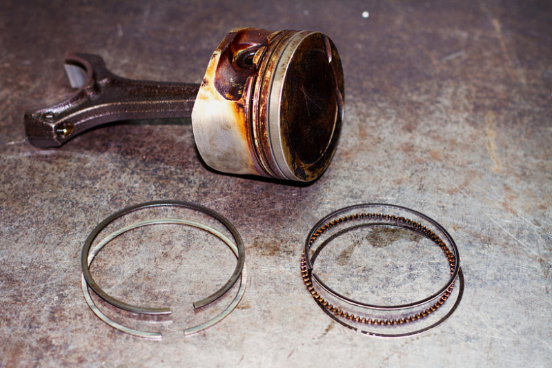 Golpeteo del motor: causas, diagnóstico y reparación