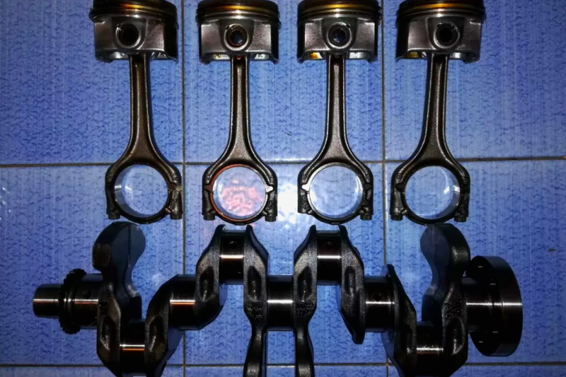 Golpeteo del motor: causas, diagnóstico y reparación