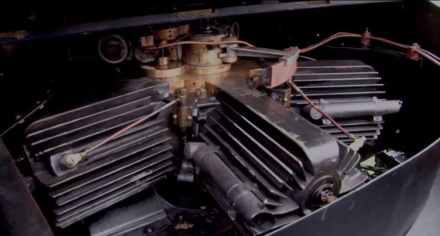 Motor rotativo: cigüeñal fijo, cilindros y pistones giratorios (Adams-Farwell)