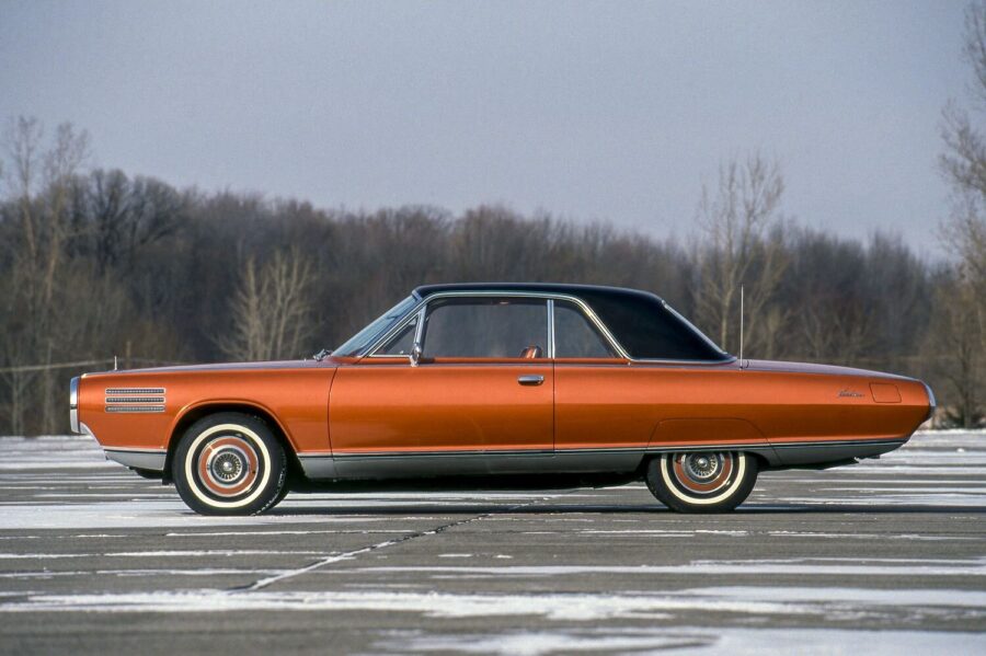 Chrysler Turbine Car. ¡Motor de turbina de gas en tequila!