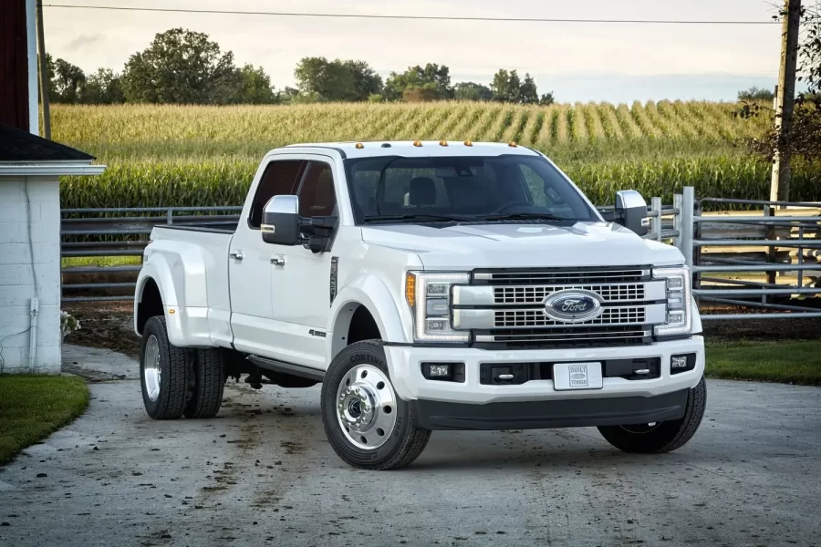 Ford F-Series Super Duty — 6,702 L V8, turbodiésel