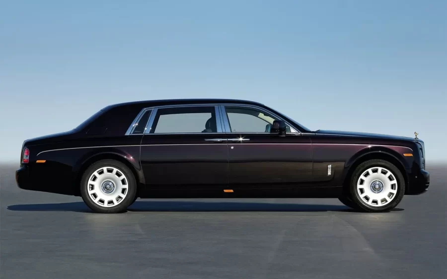 Rolls-Royce Phantom — 6,749 L V12, atmosférico, gasolina
