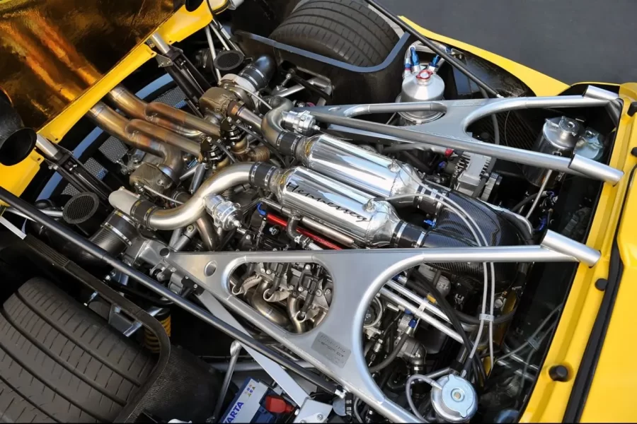 Hennessey Venom GT — 7000 l V8 (GM), 2 turbocompresores, gasolina