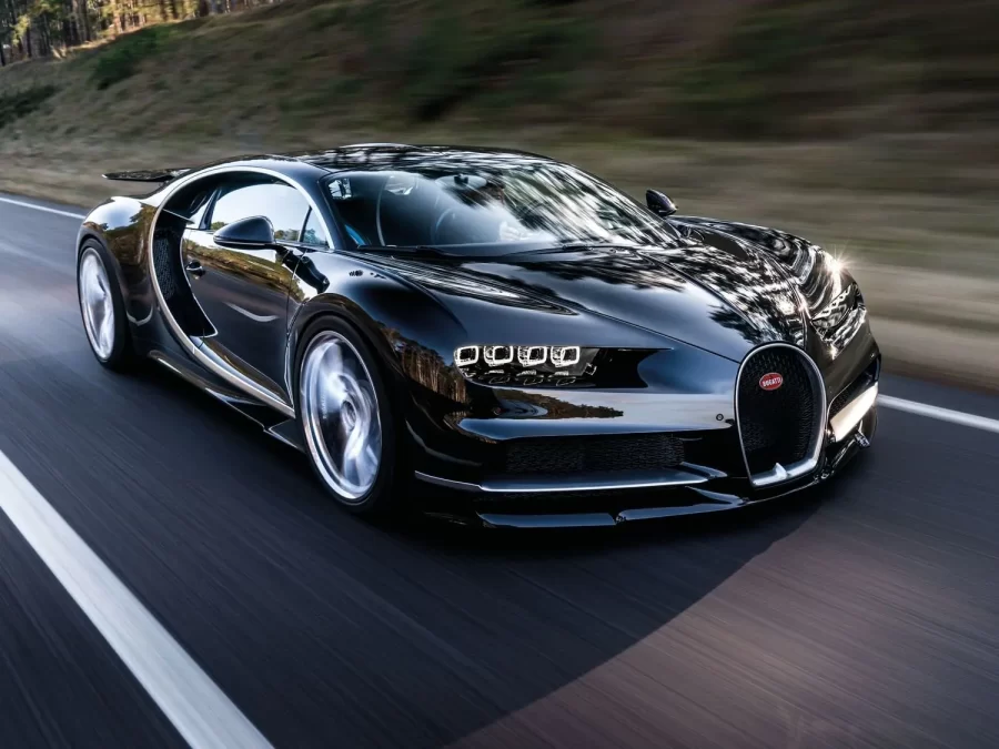 Bugatti Chiron — 7,993 L W16, 4 turbocompresores, gasolina