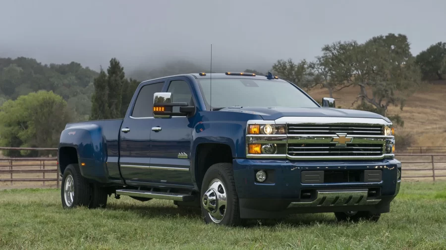 Chevrolet Silverado 3500 Heavy Duty / GMC Sierra Heavy Duty — 6,599 L V8, turbodiésel